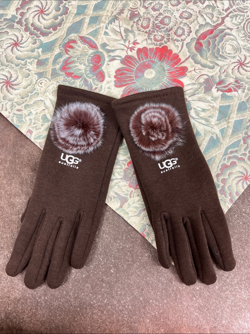 UGG Australia Knit Tech Gloves Pom Pom Lined